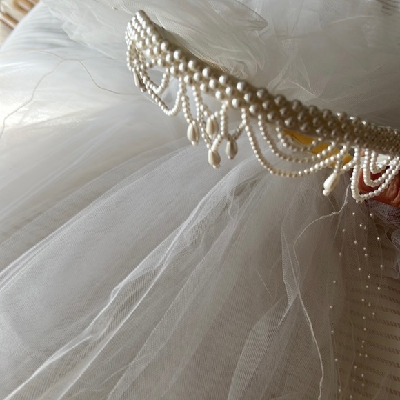 Elegant custom bridal veil 40” length pearl tiara headband flower bustle formal - Picture 7 of 12